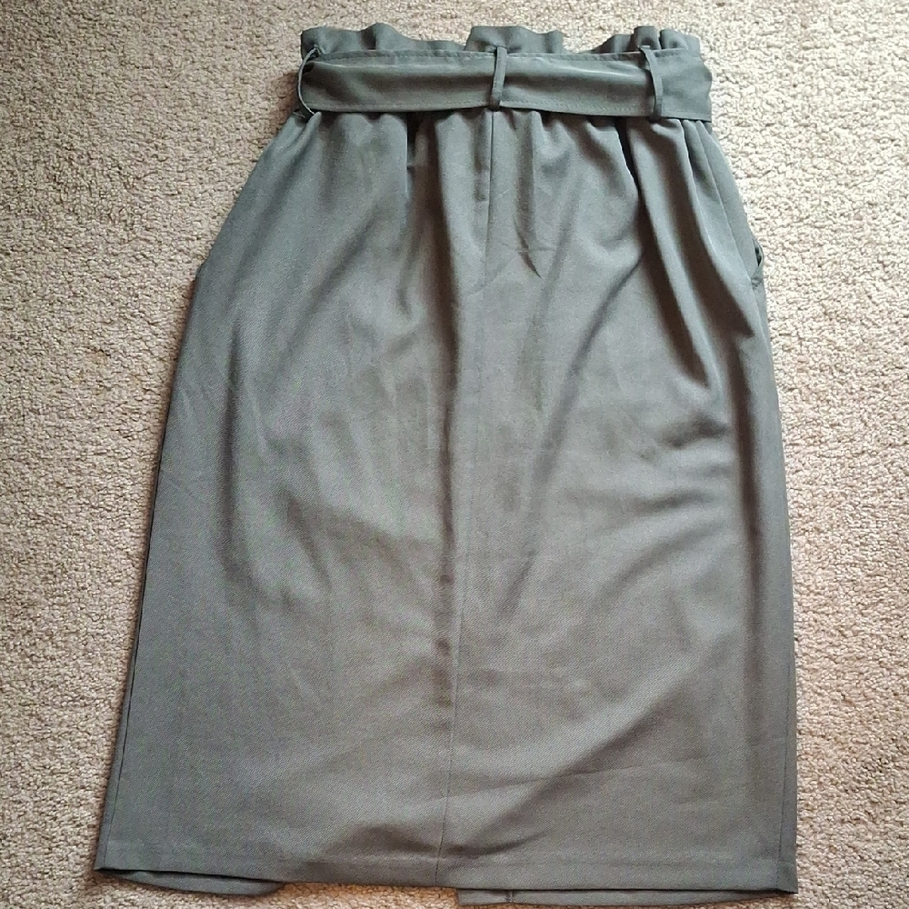 Elegant Olive Green Button-Down Skirt - Picture 2 of 3